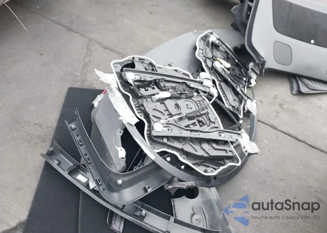 2025 Tesla Model Y Long Range Dual Motor Rear-Wheel Drive z USA, uszkodzony, nr VIN 7SAYGDED7SF309635